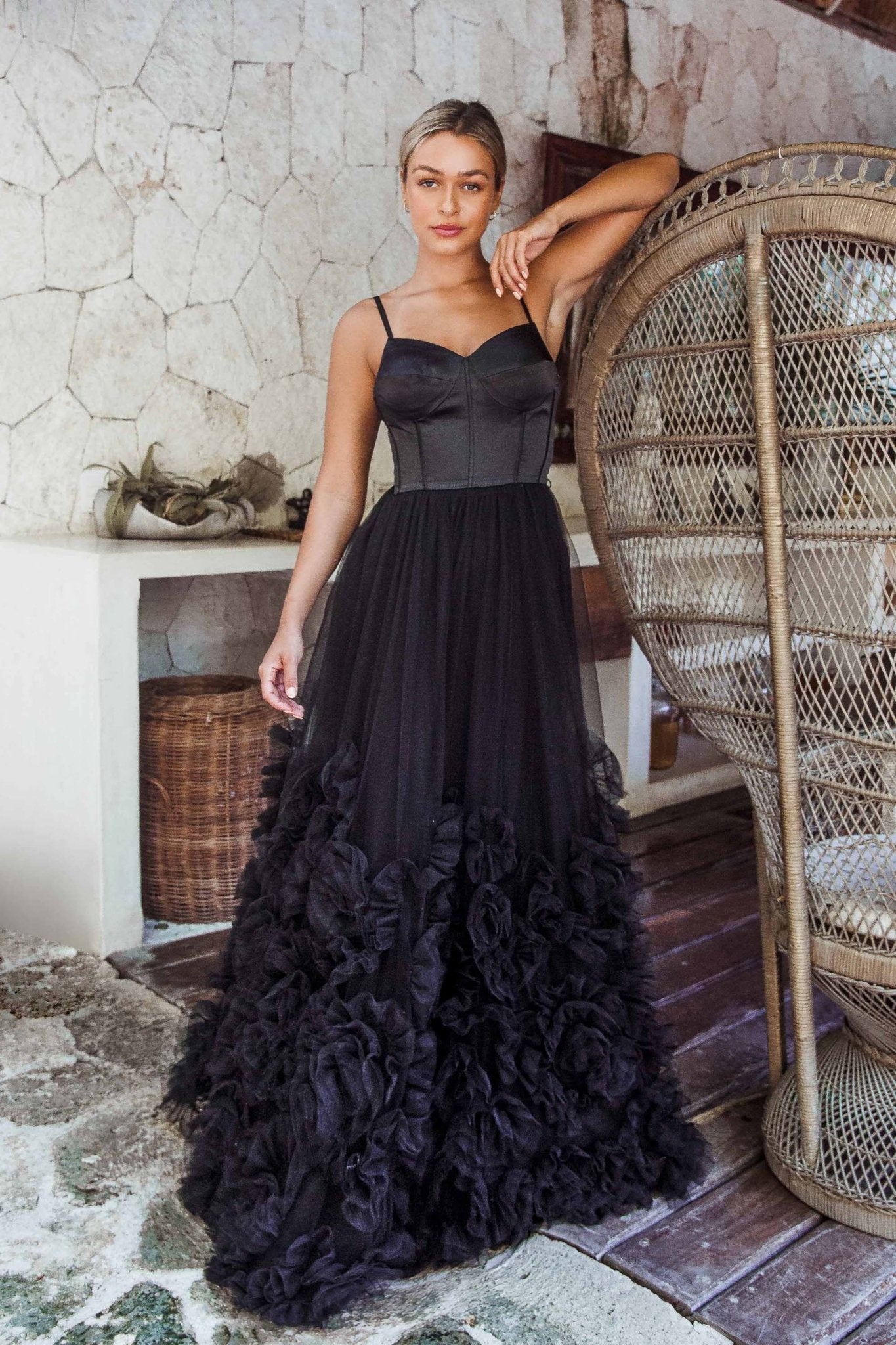 Lace Applique Tulle Prom Dress Long Sleeve Wedding Dress V Neck A Line  Formal Dresses Ball Evening Gowns Size 0, Black at Amazon Women's Clothing  store