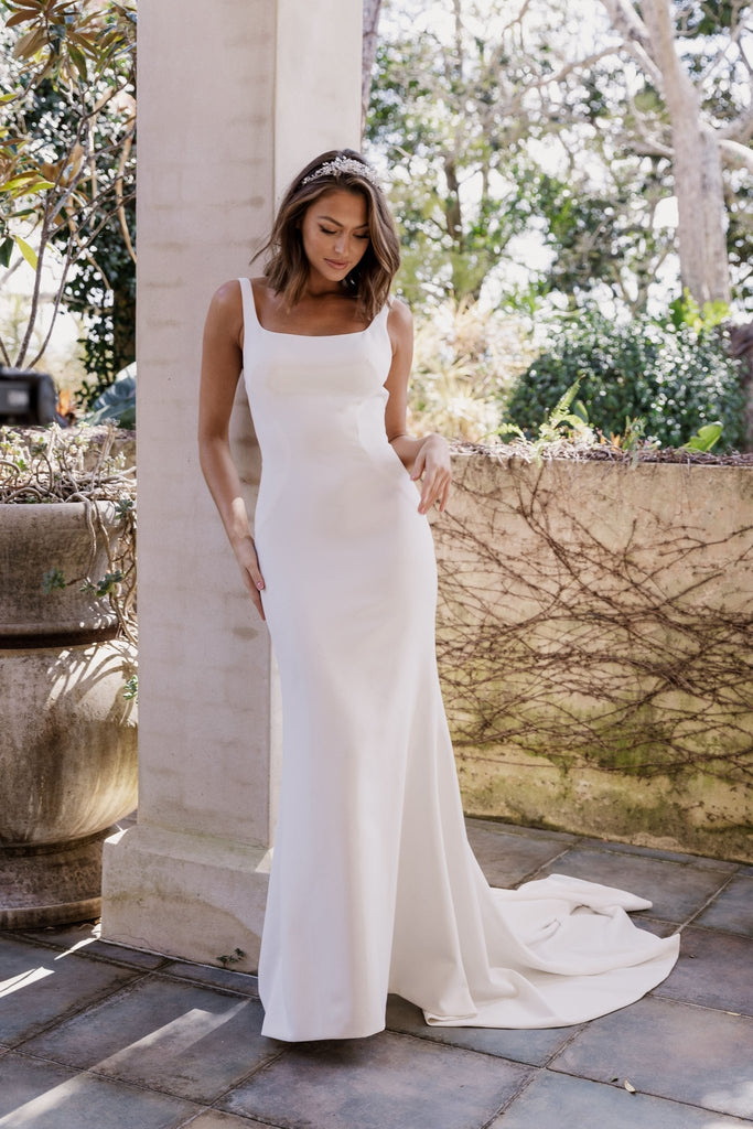 Arielle Fitted Low Scoop Wedding Dress – TC406