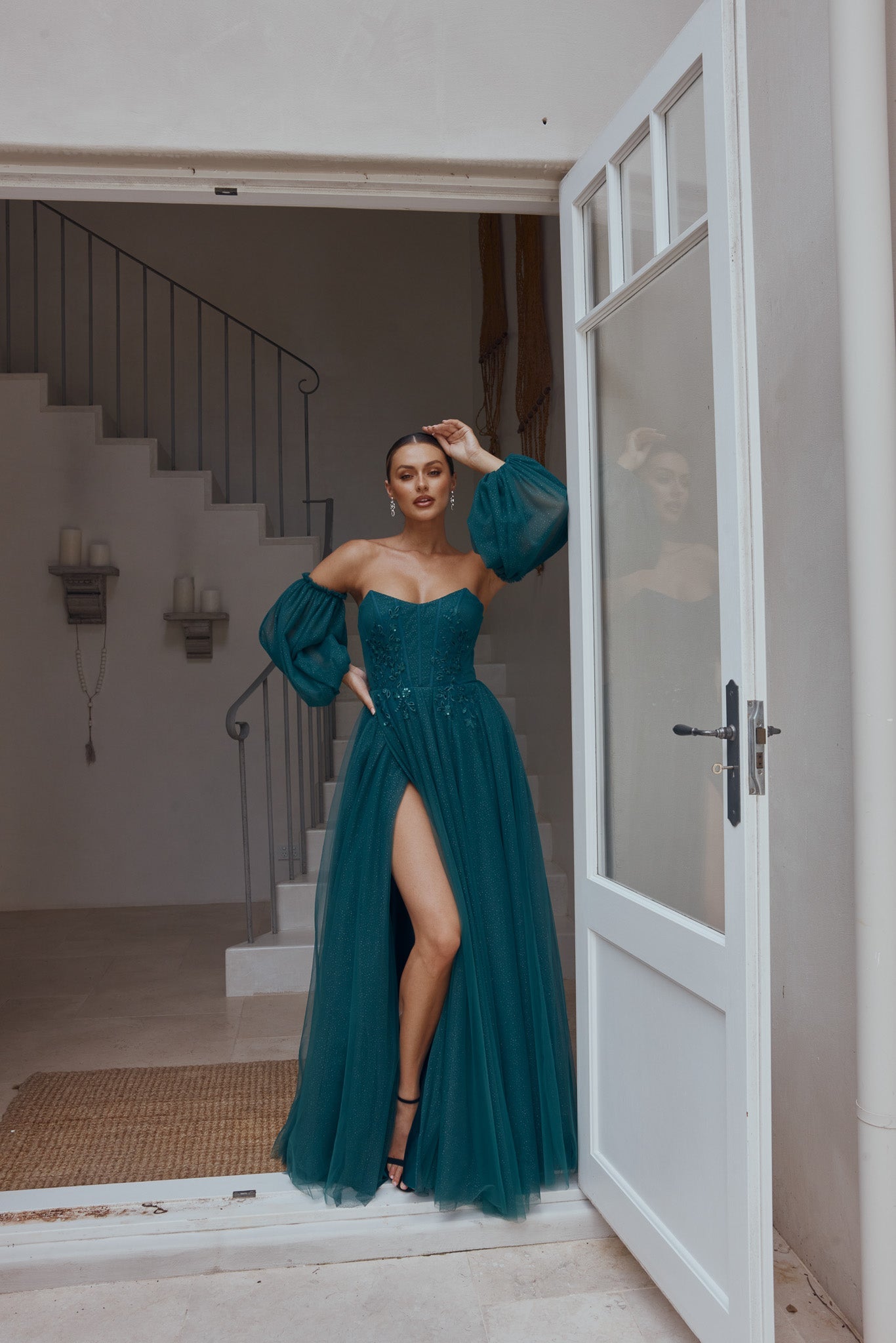 green dress windsor Emerald Formal Homecoming/Prom Size Medium Fits Like 6/8 Antique gold trim accents the dress at the collar Emerald dress Windsor S (4-6)