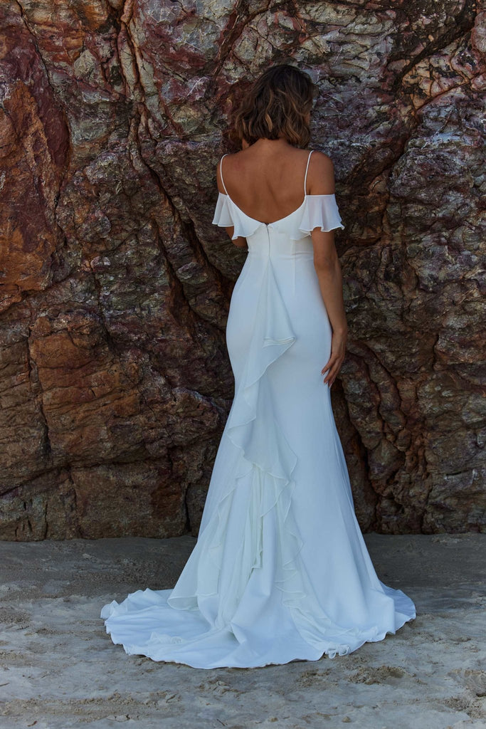 Daisy Fitted Off-Shoulder Wedding Dress – TC379