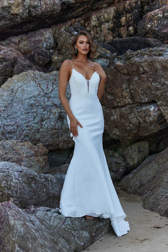 (SAMPLE SALE) Fern Fitted Ruffle Wedding Dress - TC380
