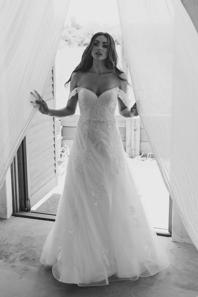 York Off-Shoulder Lace Wedding Dress – TC360