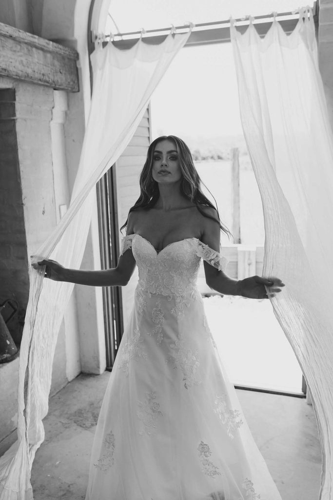 York Off-Shoulder Lace Wedding Dress – TC360