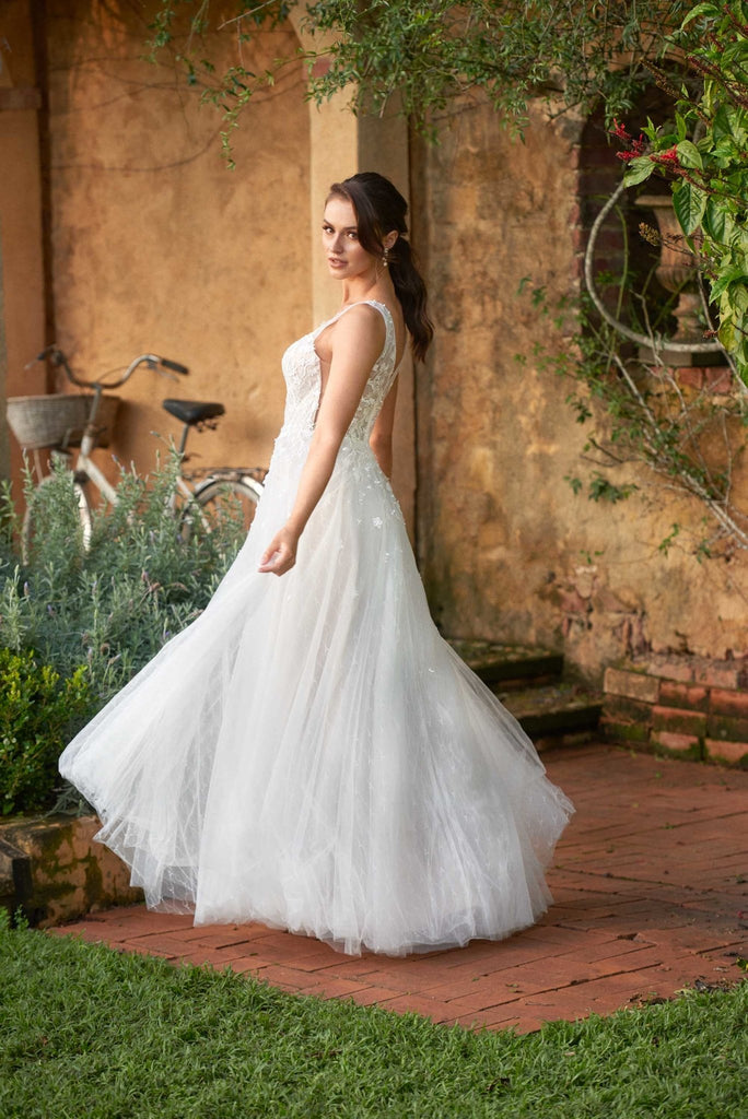 Zara Lace and Tulle Wedding Dress – TC289
